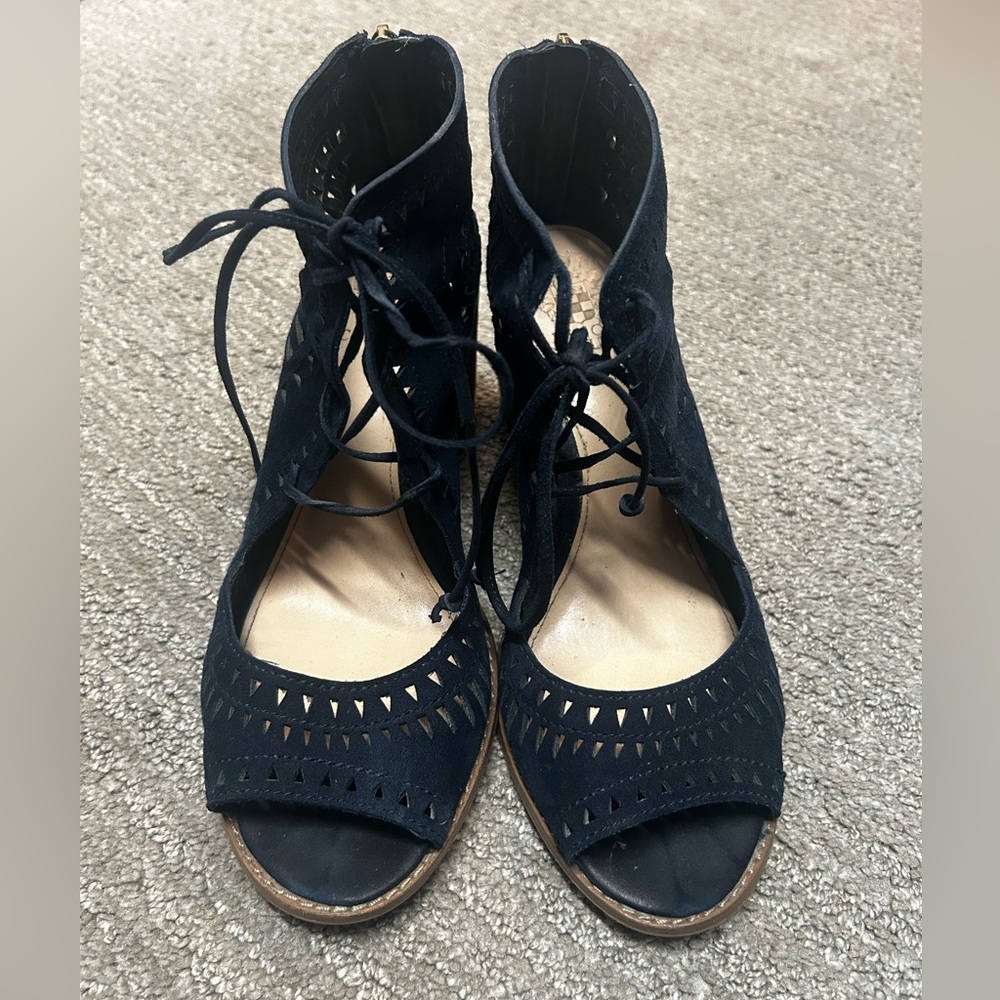 Vince Camuto navy blue heels